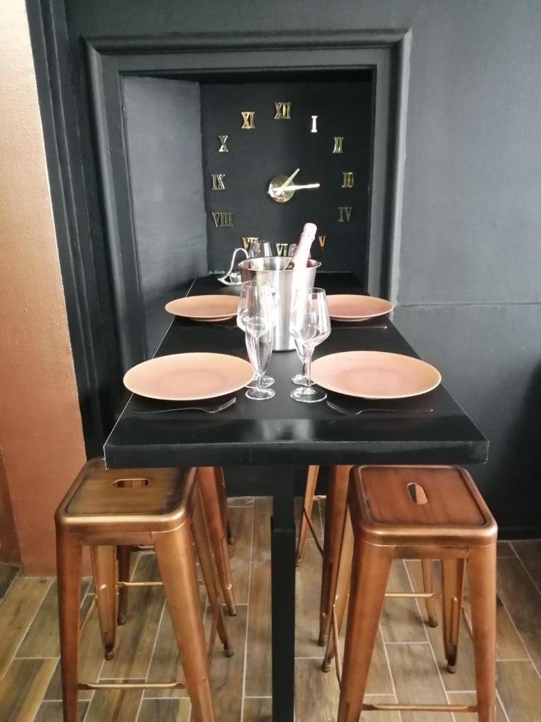 Appartement Avec Balneo Et Sauna Privatif - Le Rose Cuivre Troyes Kültér fotó