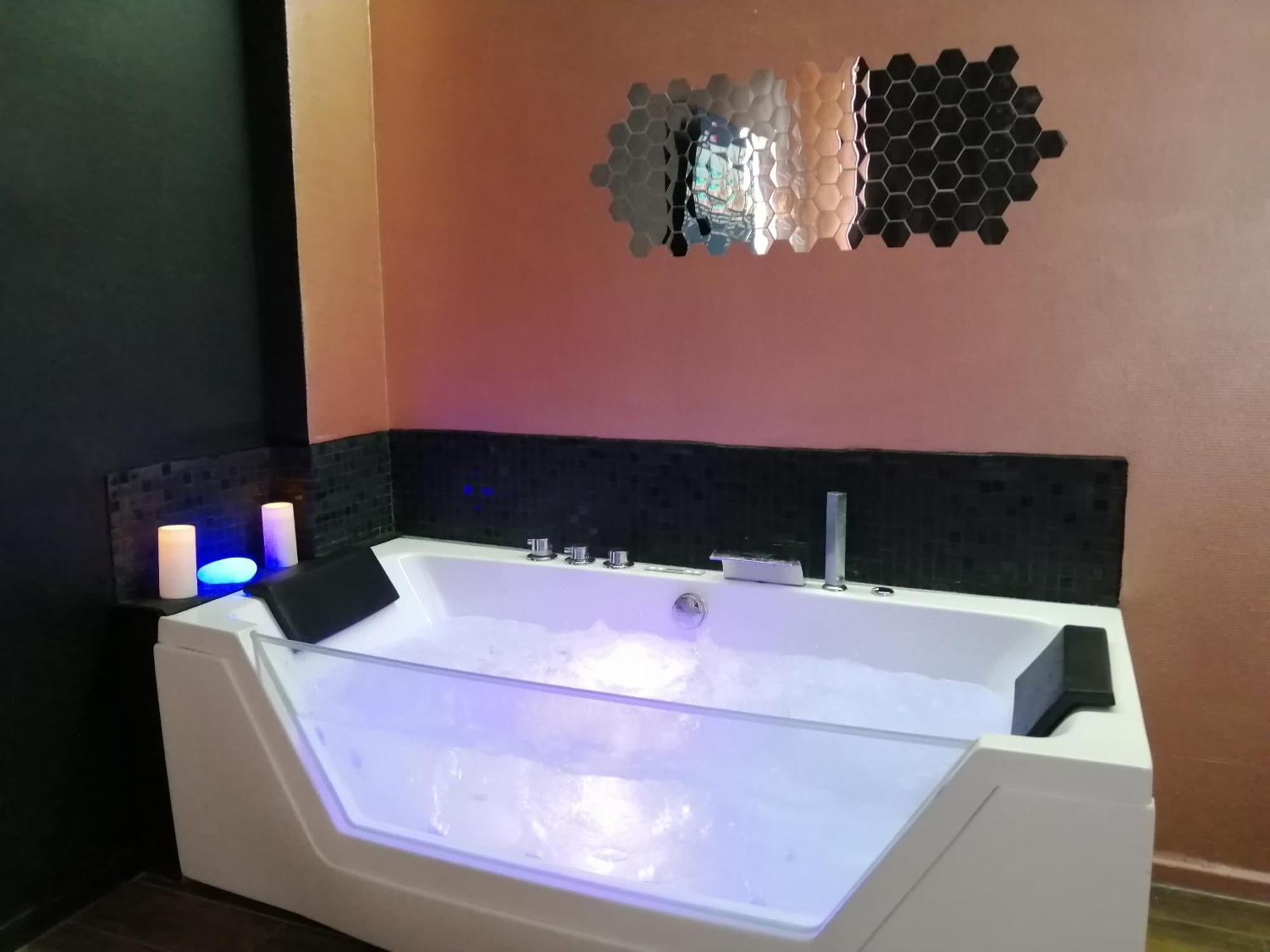 Appartement Avec Balneo Et Sauna Privatif - Le Rose Cuivre Troyes Kültér fotó